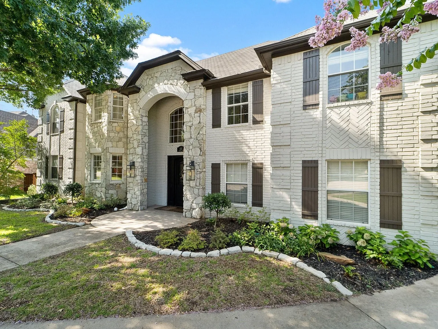 4 bed, 3686 sqft, $13,500 — Photo 3