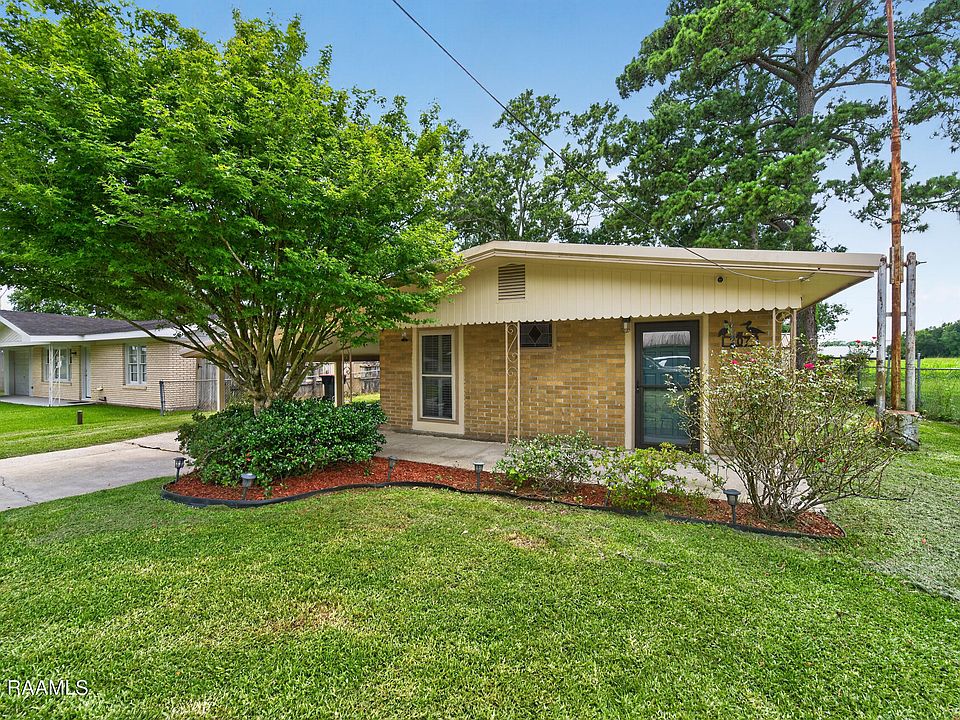 1st image of 207 Belle Homme Dr