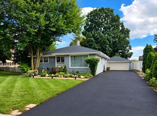 605 E Maple Ave, Mundelein, IL 60060