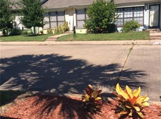 5 Cadena Pl, Galveston, TX 77554