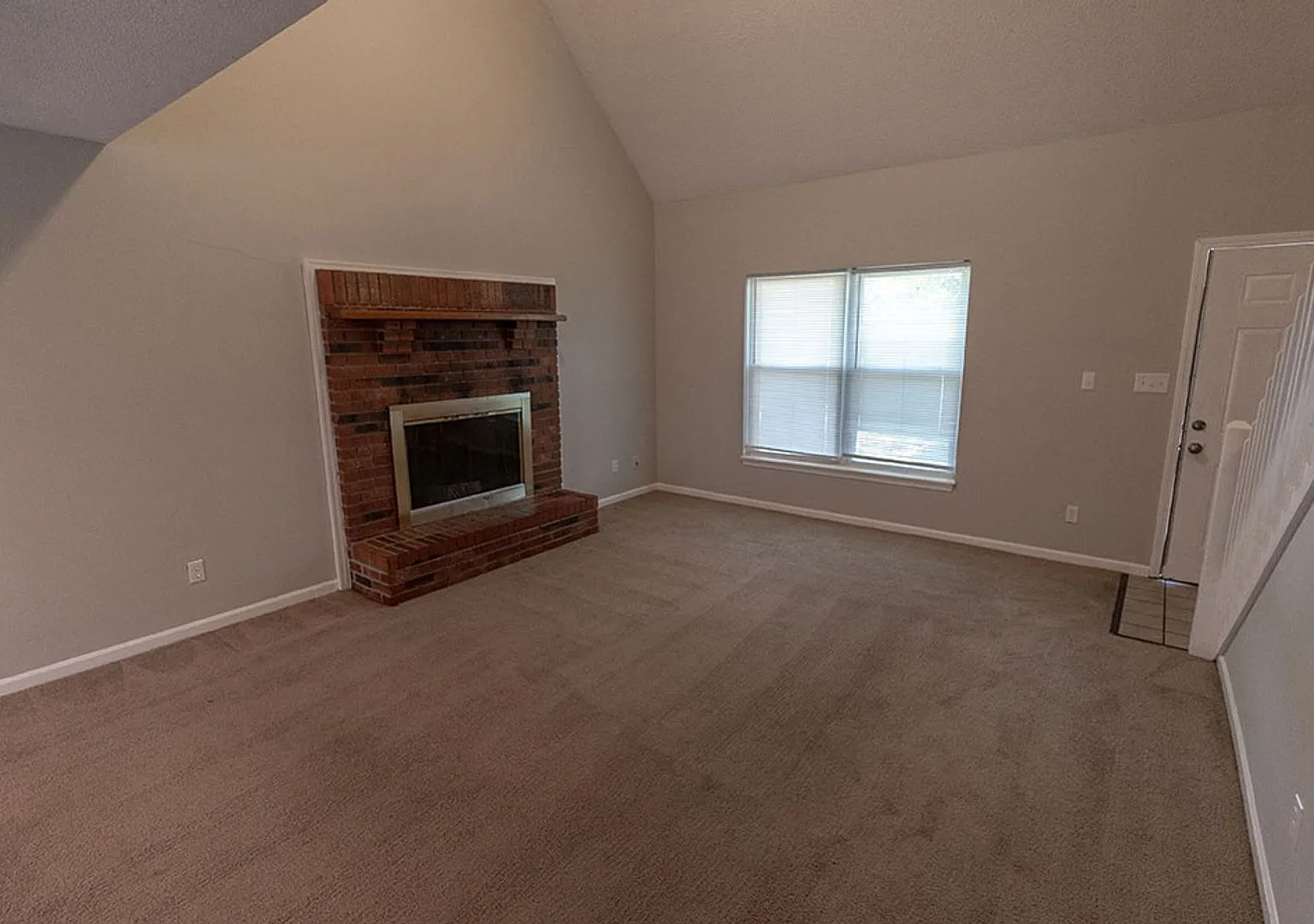 Affordable 3 Bedroom Duplex — Photo 3