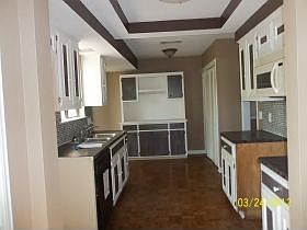 4th image of 1002 Oak Hollow Dr