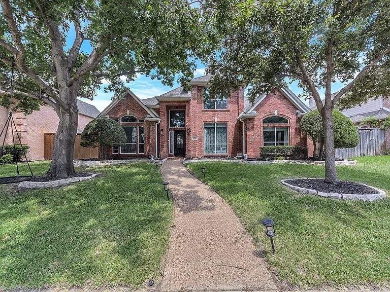 3608 Edgestone Dr — Photo 2
