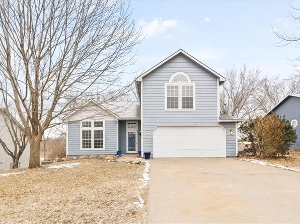 706 E 12th St, Eudora, KS 66025