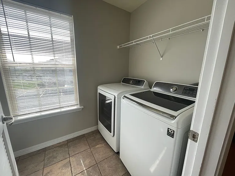 240 Toni Ln #D — Photo 14