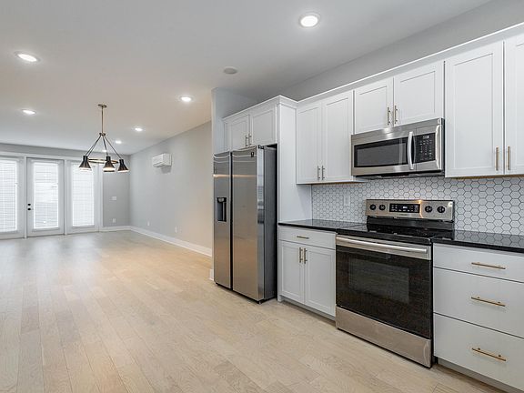 3rd image of 1420 Stockyard Pl