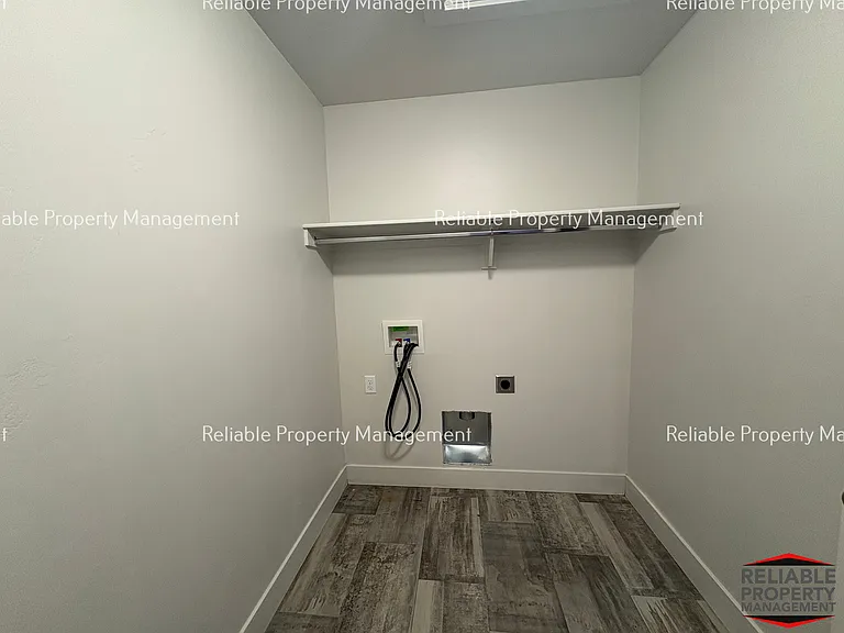 140 S Emery Ln — Photo 5
