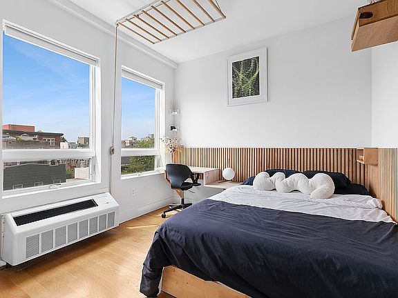 5th image of 139 Skillman Ave APT 5C