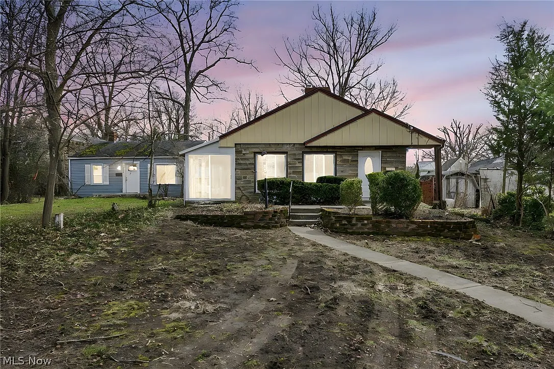 204 Grove Ave photo 1
