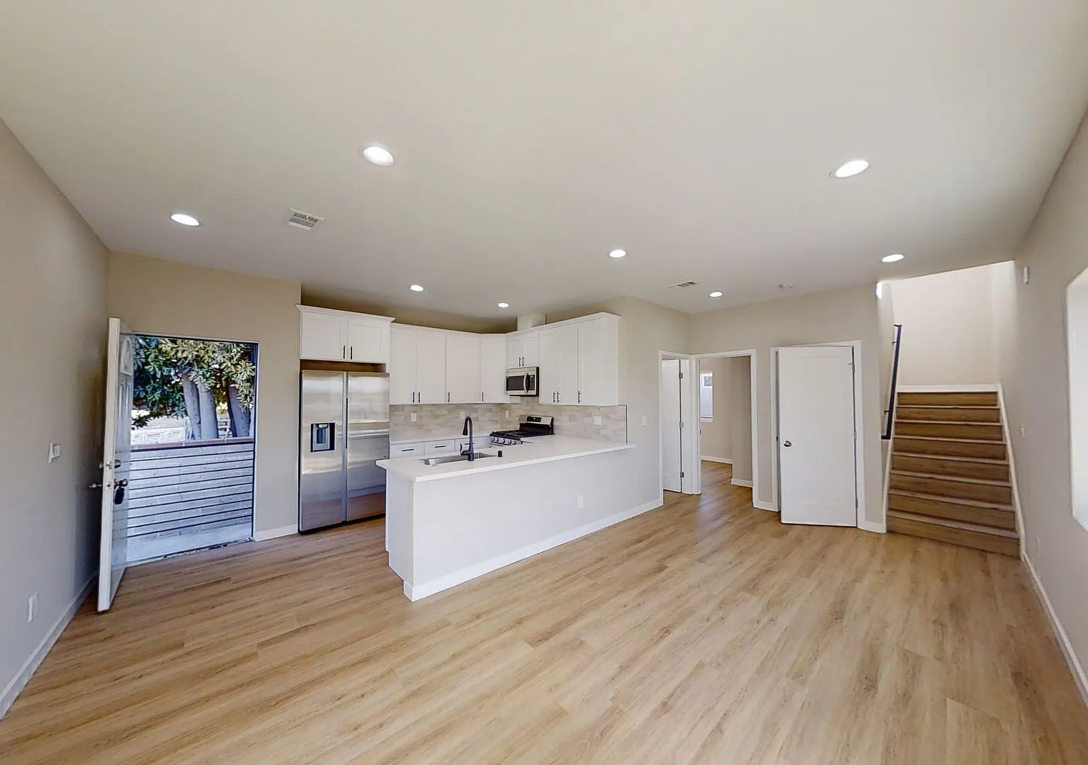 4BD/2BA on Stewart! — Photo 2