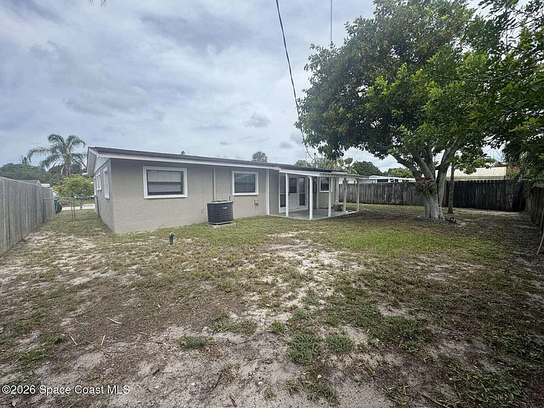 715 Clarke Ave — Photo 3