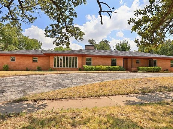 2nd image of 925 Sayles Blvd
