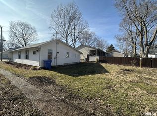 615 W Madison St, Petersburg, IL 62675
