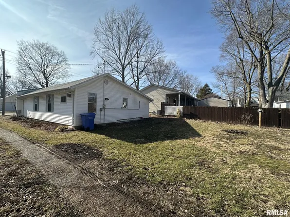 615 W Madison St, Petersburg, IL 62675