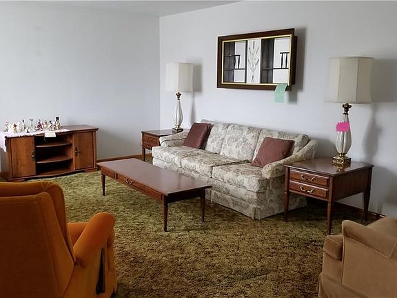 4th image of 48 Aurora Dr
