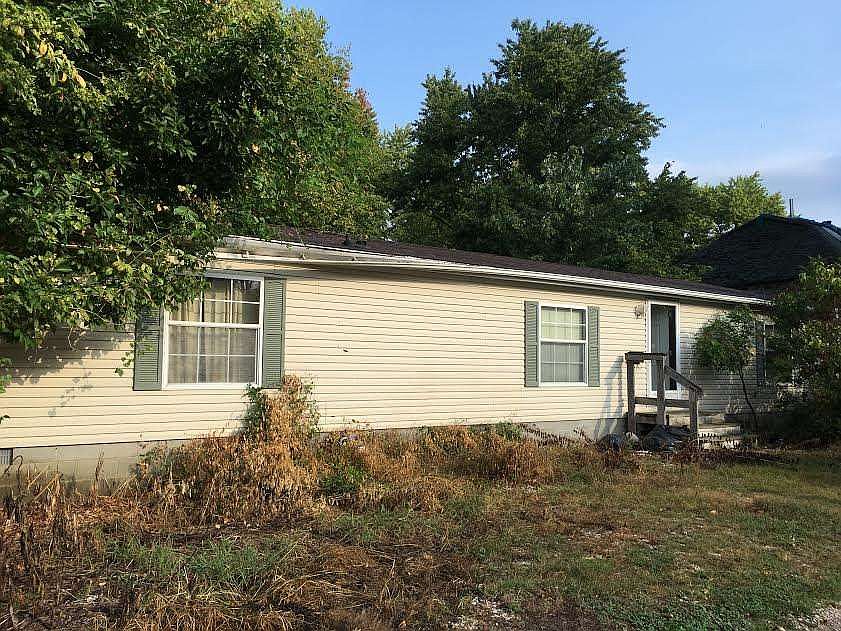 1st image of 704 E Cedar St