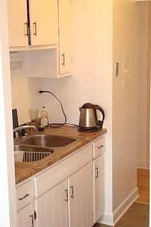 4th image of 930 W Winona St APT 208