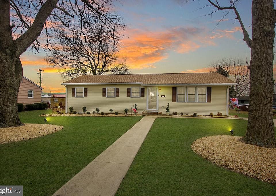 1st image of 305 Tulip Pl