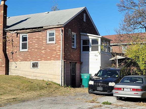 4th image of 3412 Pine Grove Ave