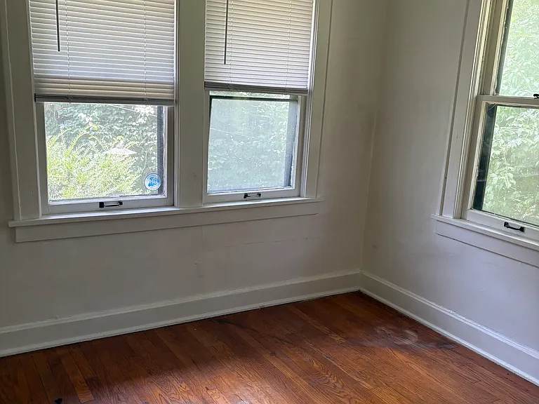 Upstairs bedroom.