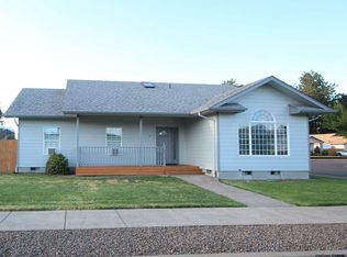 54 Oak Terrace Dr, Lebanon, OR 97355