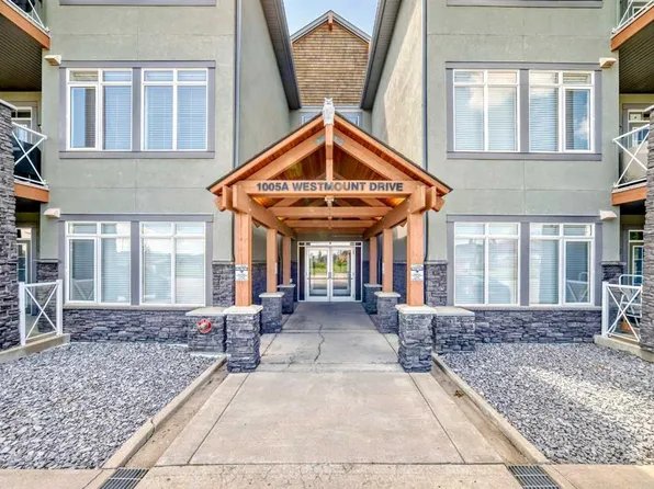 1005 A N Westmount Dr #210, Strathmore, AB T1P 0C3