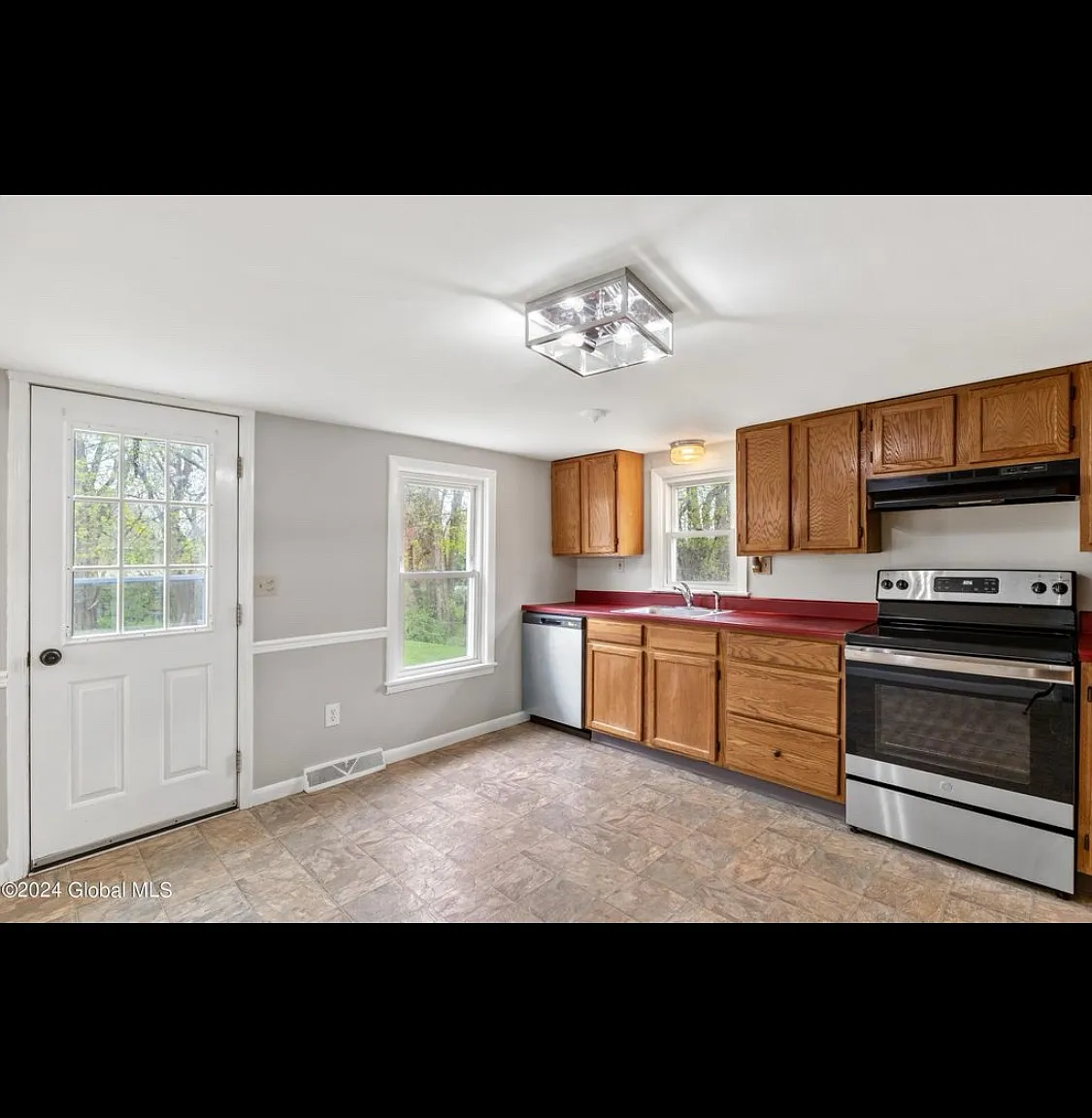 146 Forts Ferry Rd — Photo 4