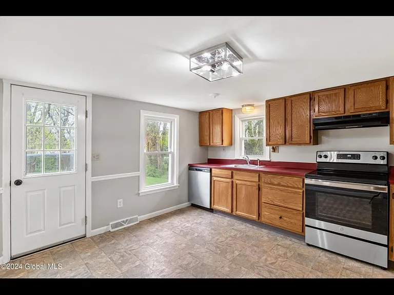 146 Forts Ferry Rd — Photo 4