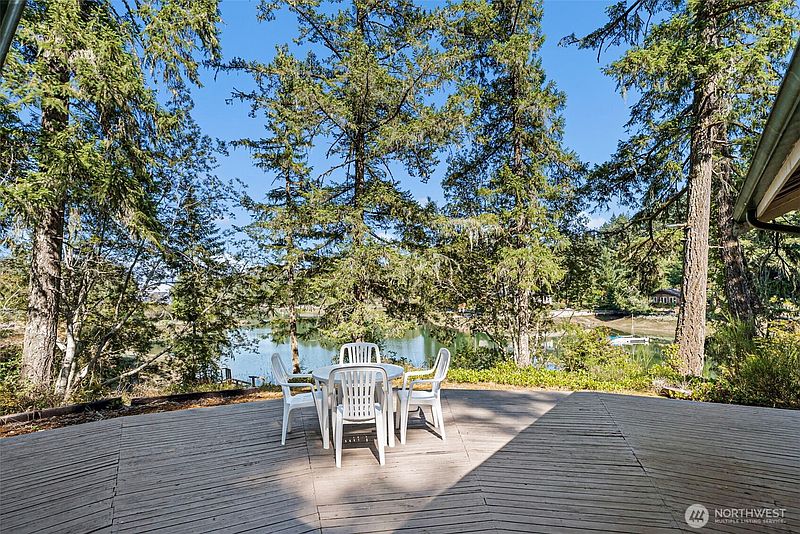 5th image of 150 E Haskell Hill Road