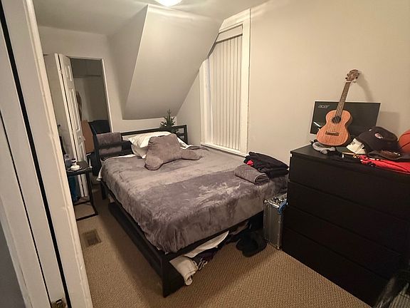 4th image of 1941 N Kenmore Ave APT 1F