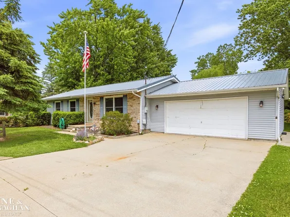 660 Range Rd, Marysville, MI 48040