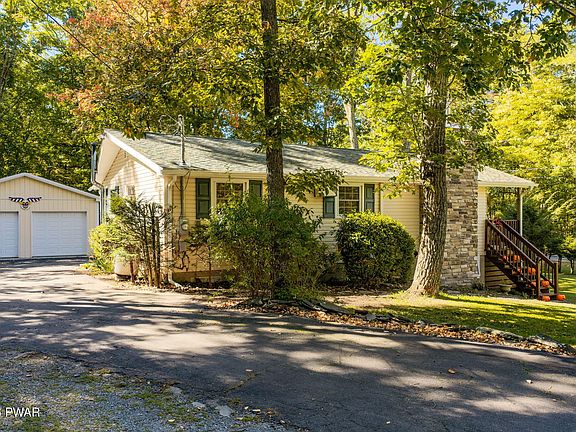 3rd image of 142 Hawthorne Dr