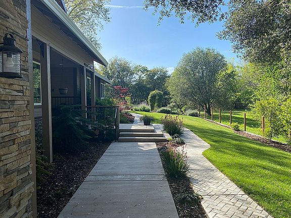 4th image of 8152 Sunset Ave