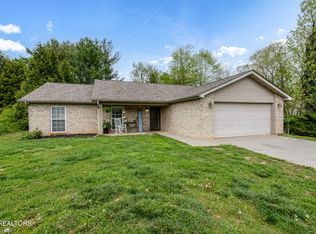 2917 Country Meadows Ln, Maryville, TN 37803