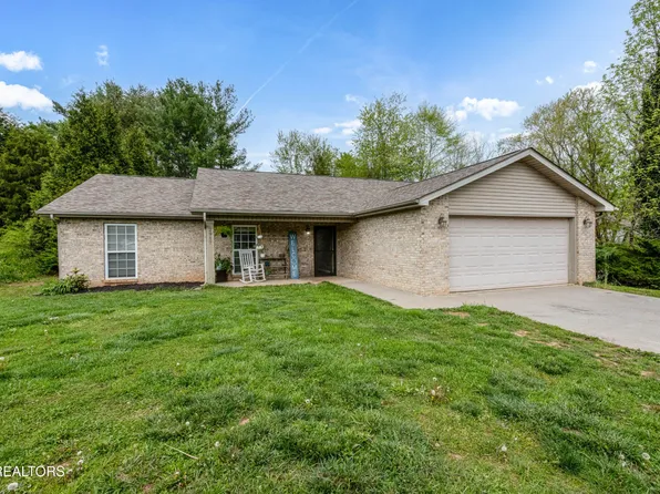 2917 Country Meadows Ln, Maryville, TN 37803