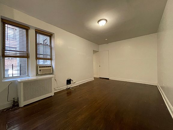 3rd image of 703 W 184th St APT D