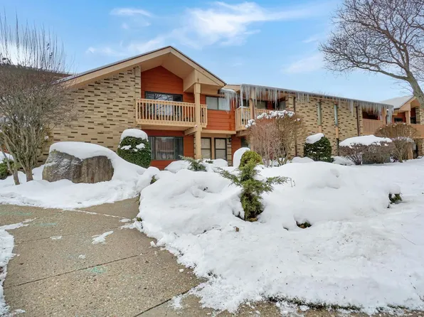 1619 Dover DRIVE #4, Waukesha, WI 53186