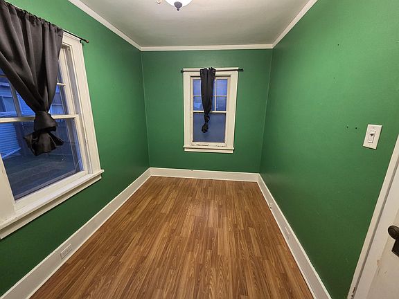 4th image of 376 W 21st St