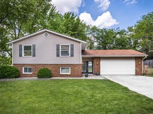 18 Glendale Dr, Glen Carbon, IL