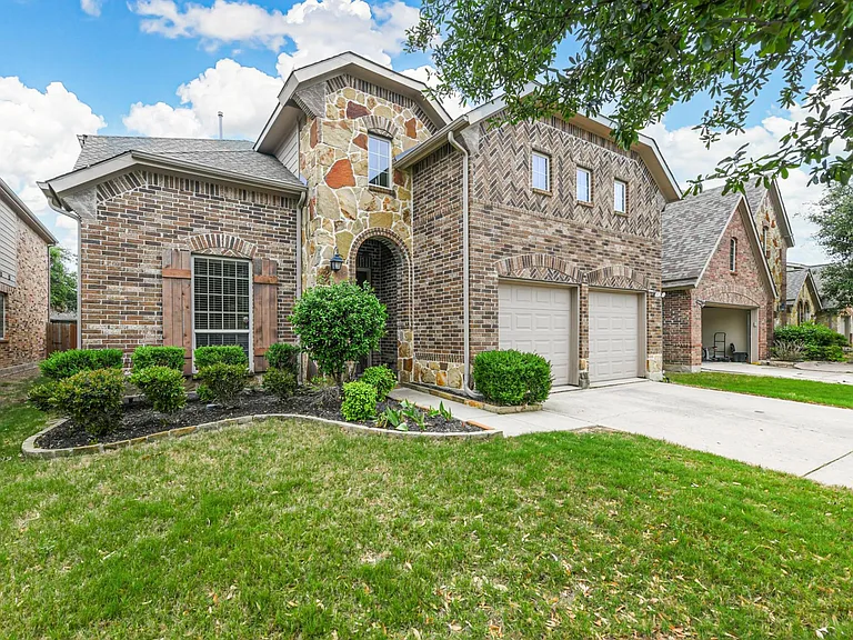 10513 Sedalia Dr — Photo 2
