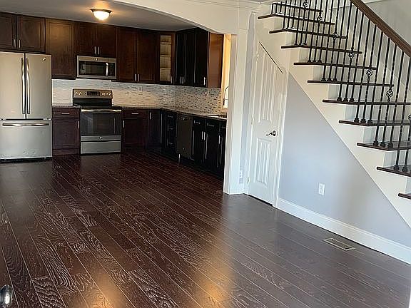 4th image of 433 Murray Dr