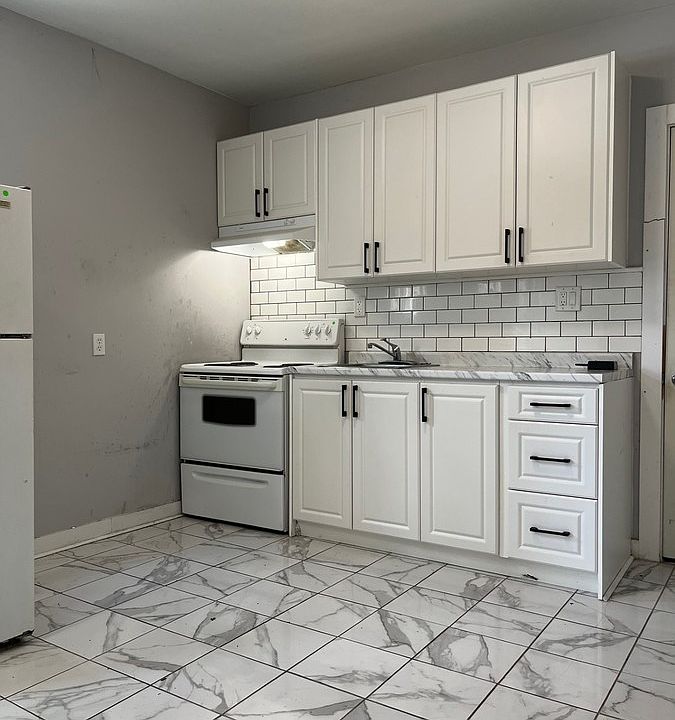 1st image of 60 Hanna St E #B