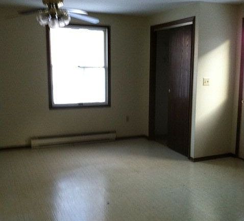 4th image of 853 Willowood Dr W