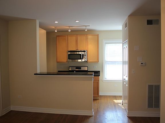 3rd image of 3810 N Sheffield Ave #2VW