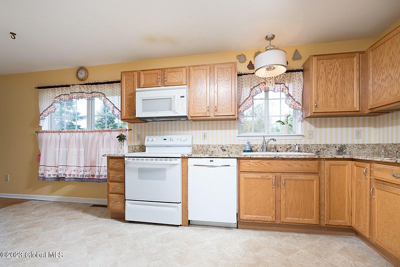 2nd image of 4553 Burnett Street