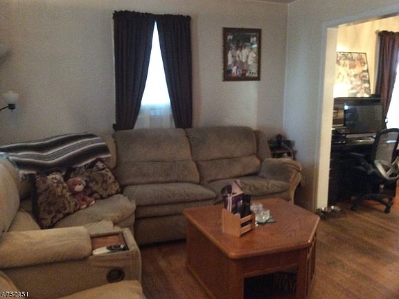 5th image of 380 Isabella Ave