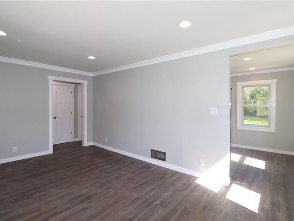5th image of 3234 E 43rd St