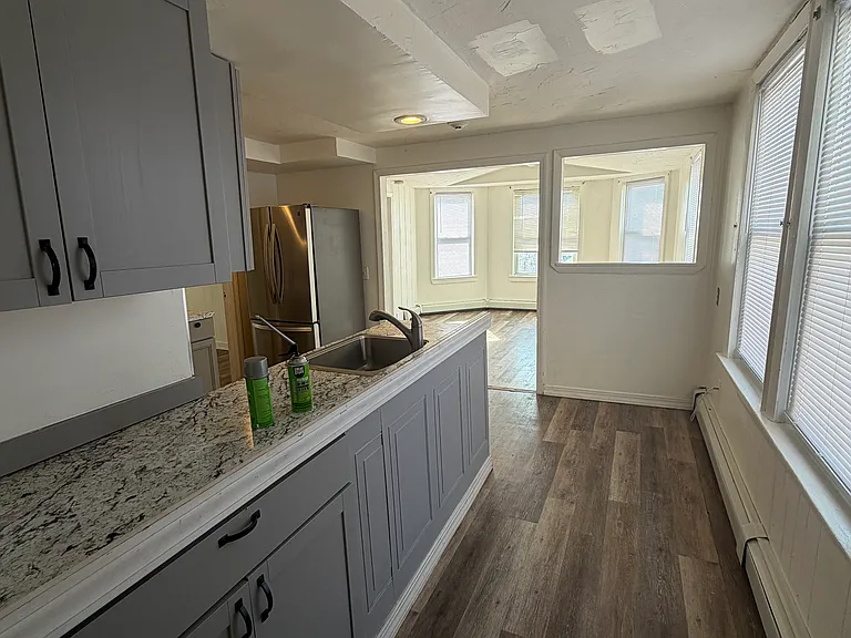 373 Burnside Ave #3 — Photo 7