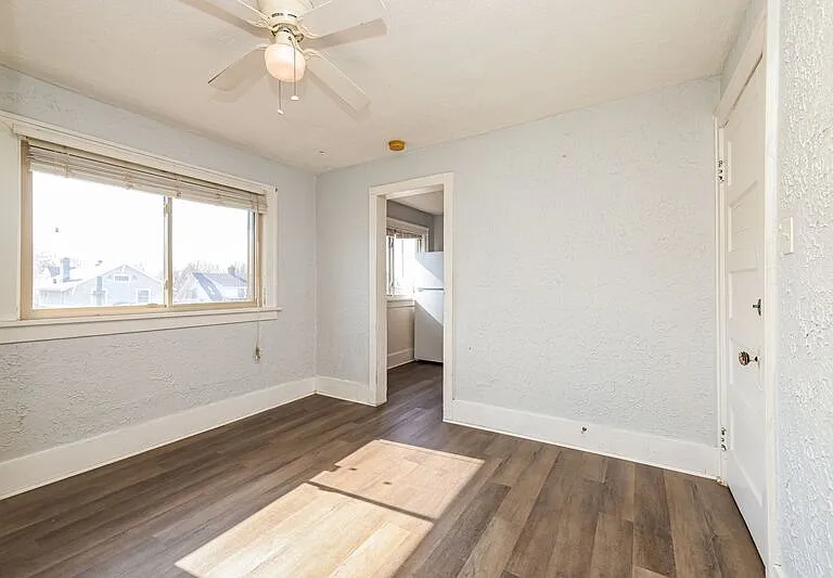 4009 E 3rd St #3 — Photo 4