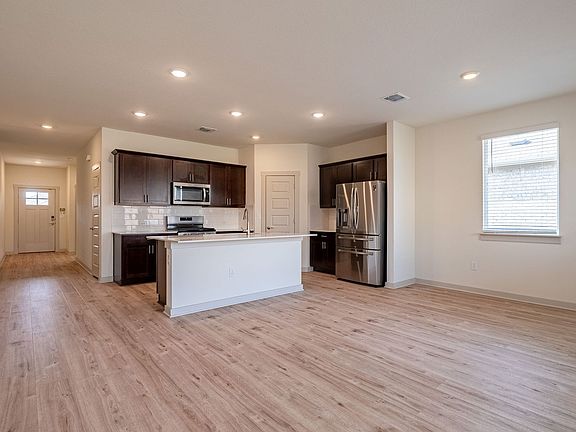 3rd image of 2024 Alamo Heights Ave